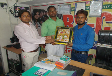 Om-Computer-and-Education-Hub